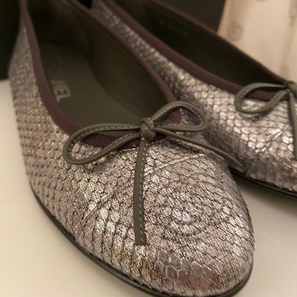 NWT Chanel luxurious Metallic Python Ballet Flats - Picture 3 of 10